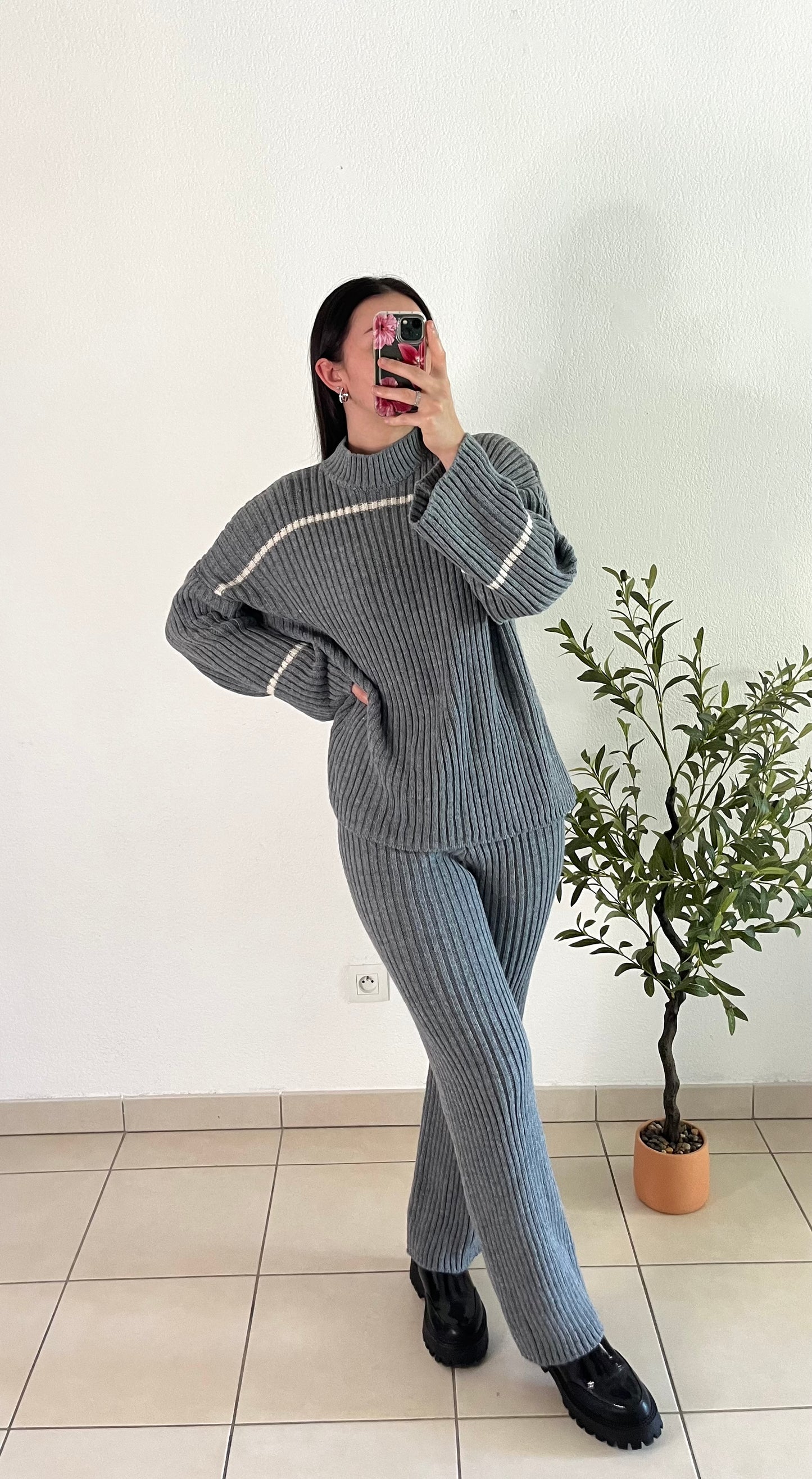 Ensemble trait gris