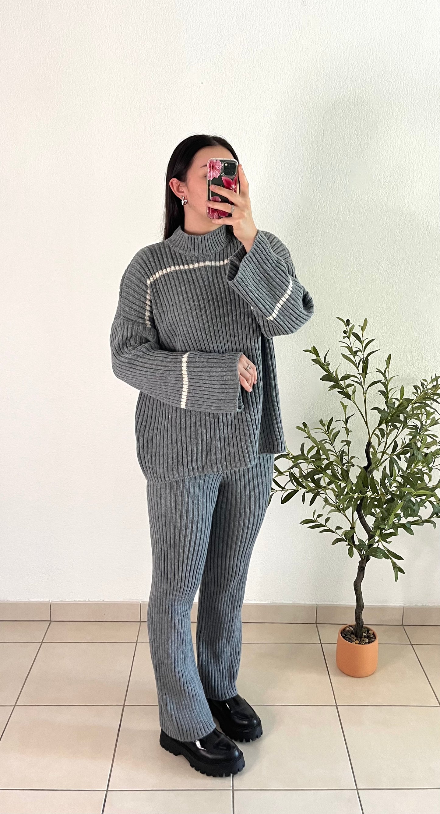 Ensemble trait gris
